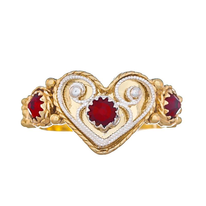 Ring hvit/fogylt med filigran og røde stener